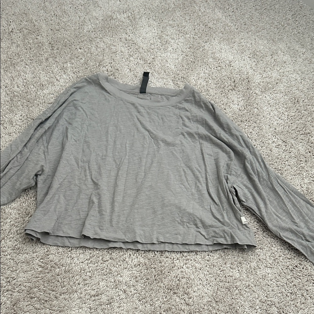 Vuori Lightweight Long Sleeve Top in Light Gray